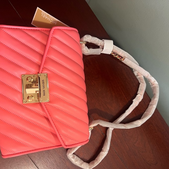 Michael Kors Rose purse MD Vegan Faux Leather Flap Bag In Grapefruit - Picture 9 of 11